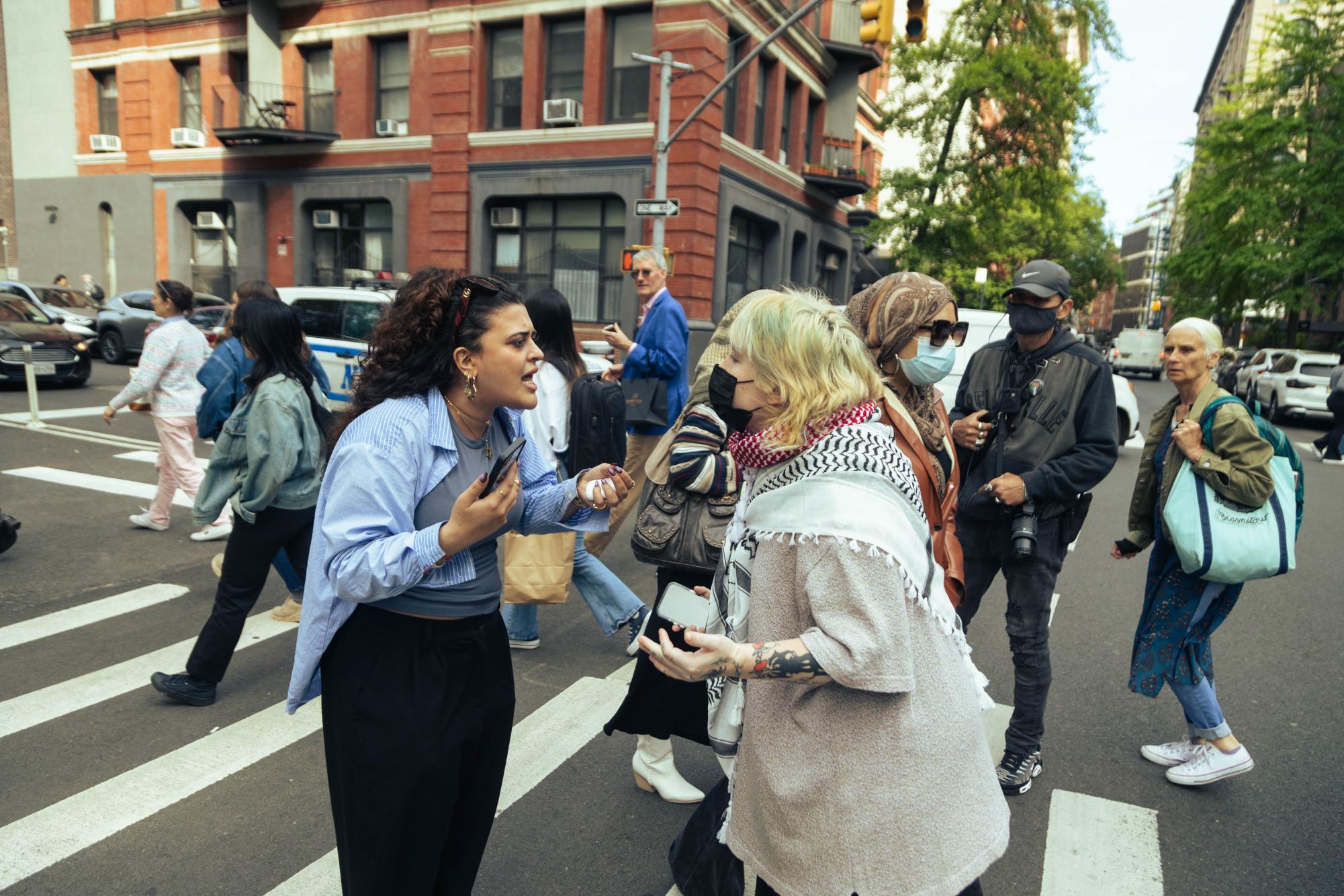 SMST8917 A protester and a counterprotester engage in verbal argument.